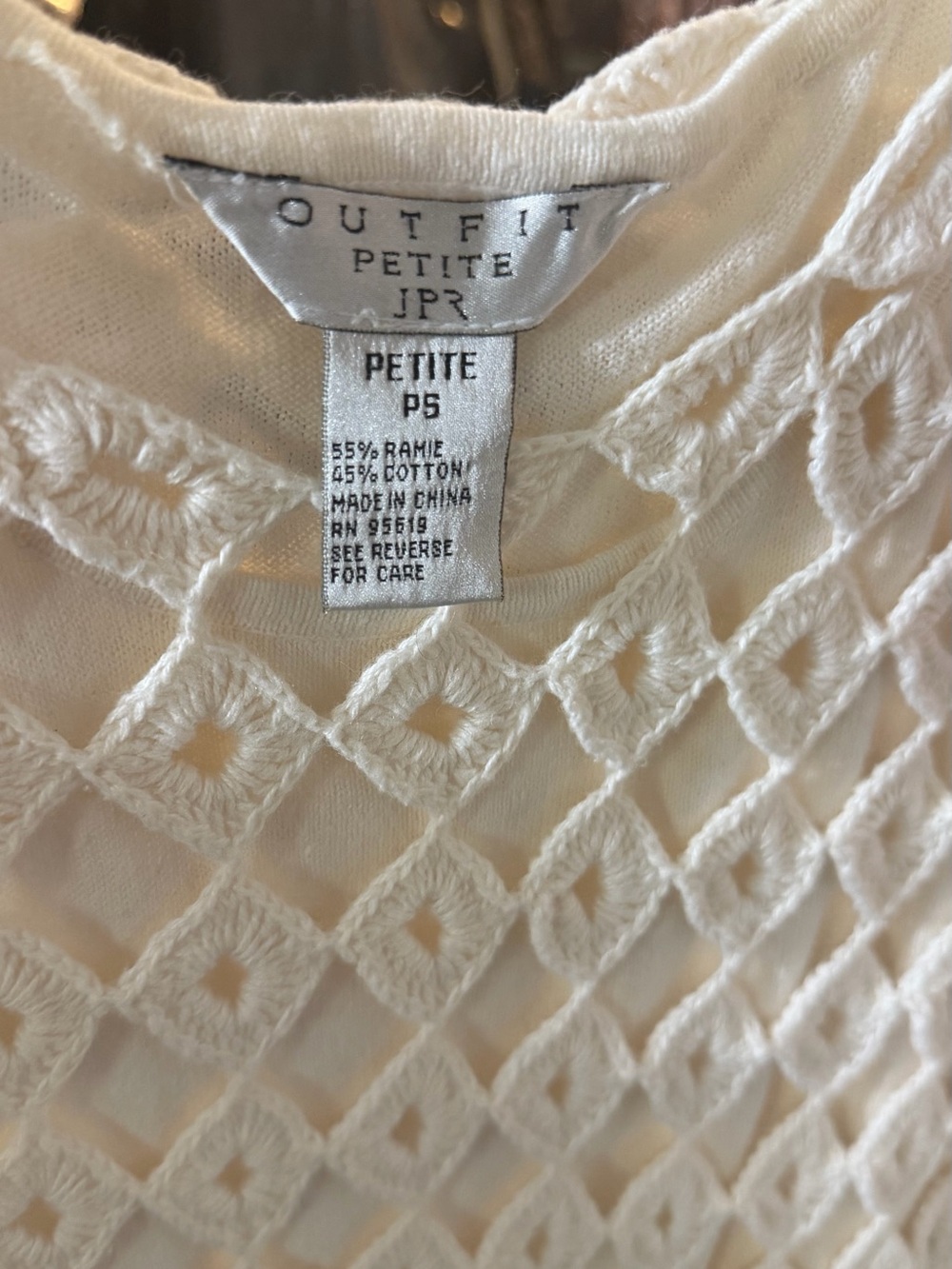 Outfit Petite JPR Cream Crochet Knit Top